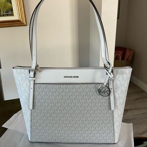 New Michael Kors Jet Set Medium Logo Pocket Tote Bag